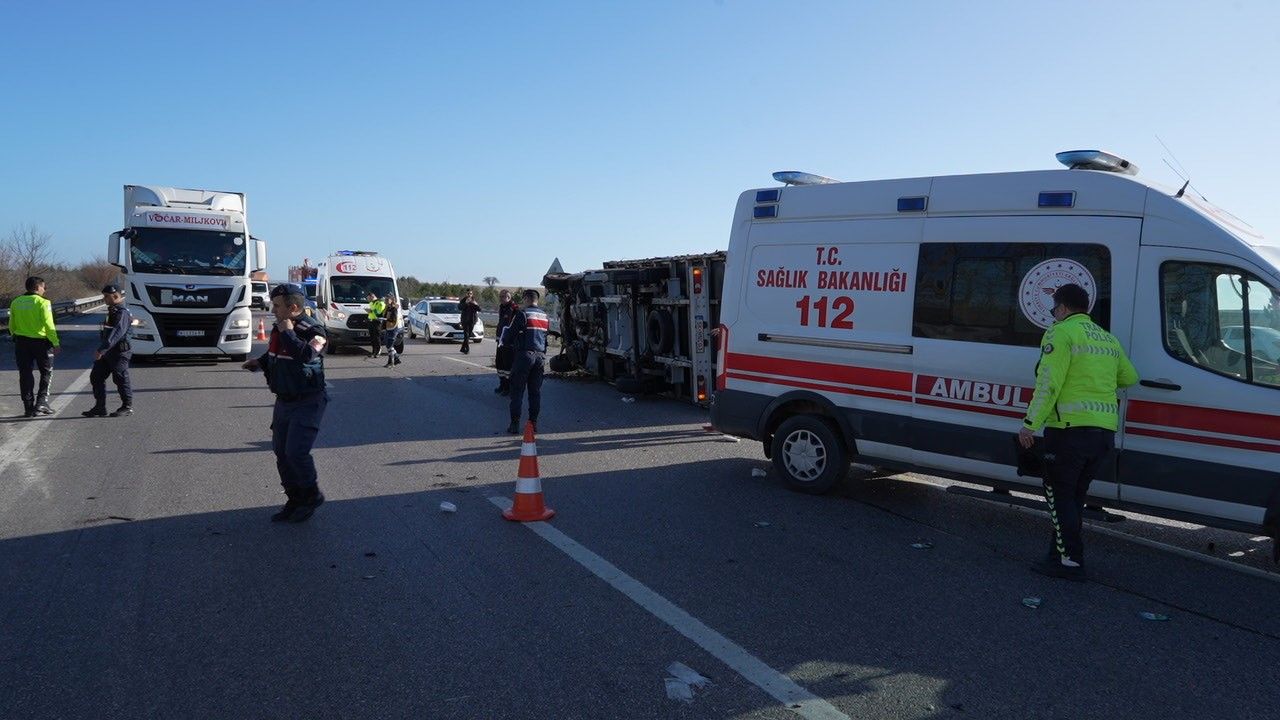 Edirne-İstanbul TEM Otoyolu kaza nedeniyle kapandı