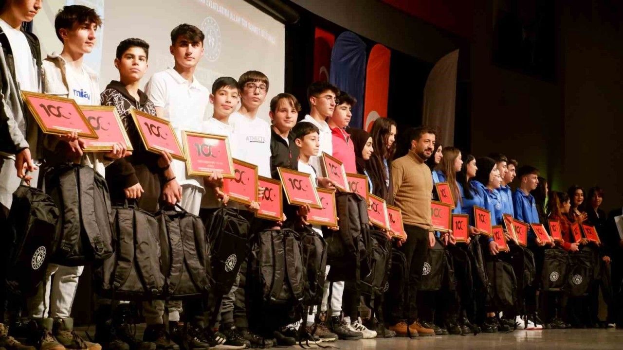 Erzurum’da "Sporun Enleri" ödüllerini aldı