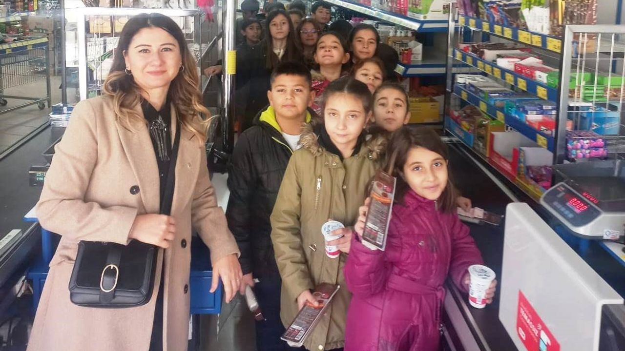 Hisarcık’ta ilkokul öğrencileri market alışverişi yaptı