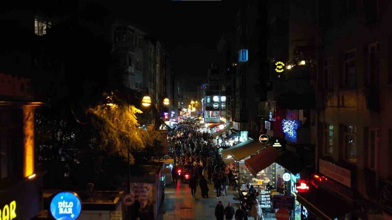 Kadıköy’de yılbaşı öncesi yoğunluk havadan görüntülendi