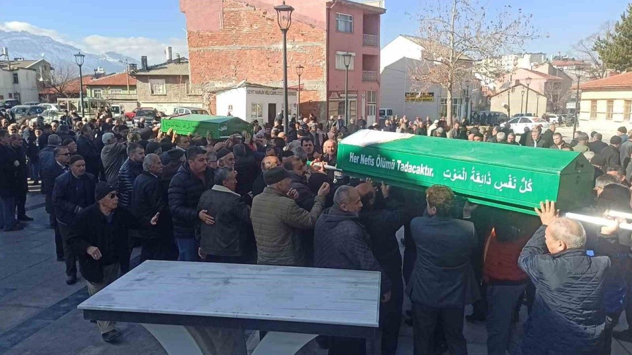Konya’da eski kocası tarafından öldürülen kadın ve kızı toprağa verildi