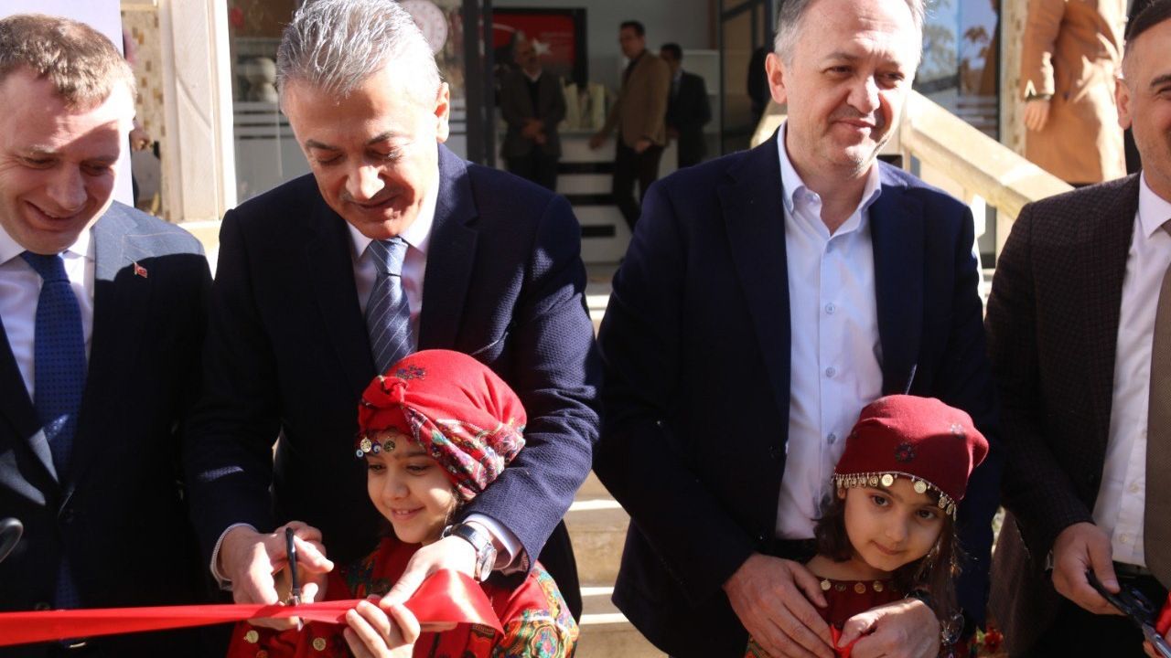 Kültür ve Turizm Bakan Yardımcısı Gökhan Yazgı Mardin’de kütüphane açılışına katıldı