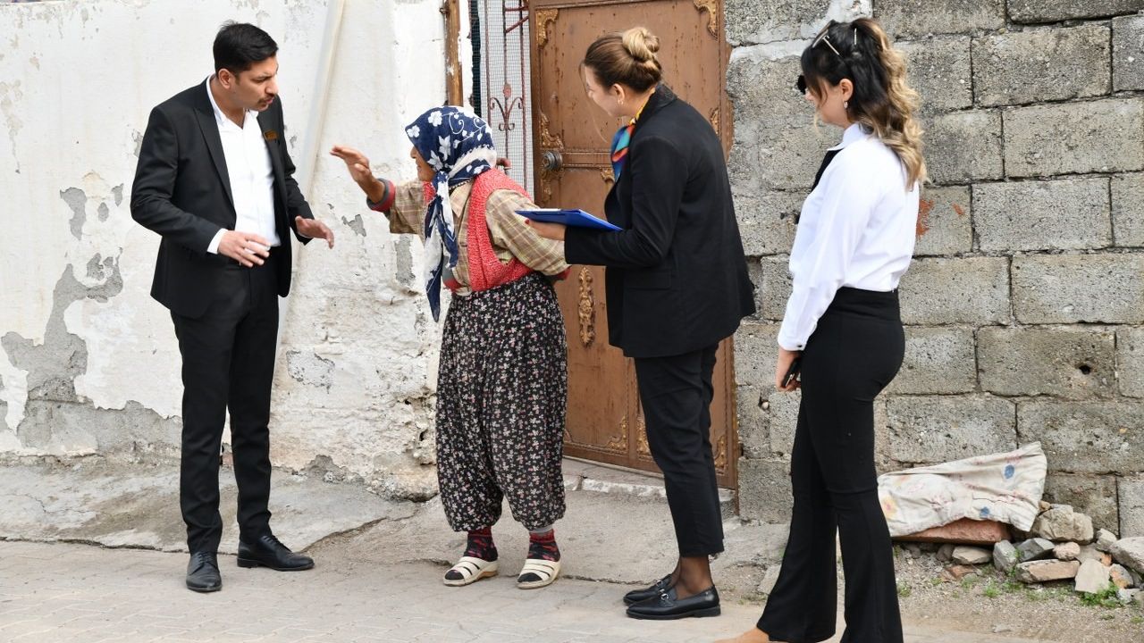Osmaniye’de Mobil Halkla İlişkiler birimi, vatandaşların beklenti ve taleplerini dinliyor