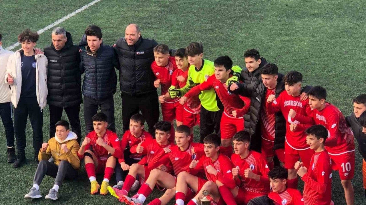 Sincan Belediyespor U-15 takımı profesyonel grupta şampiyon oldu