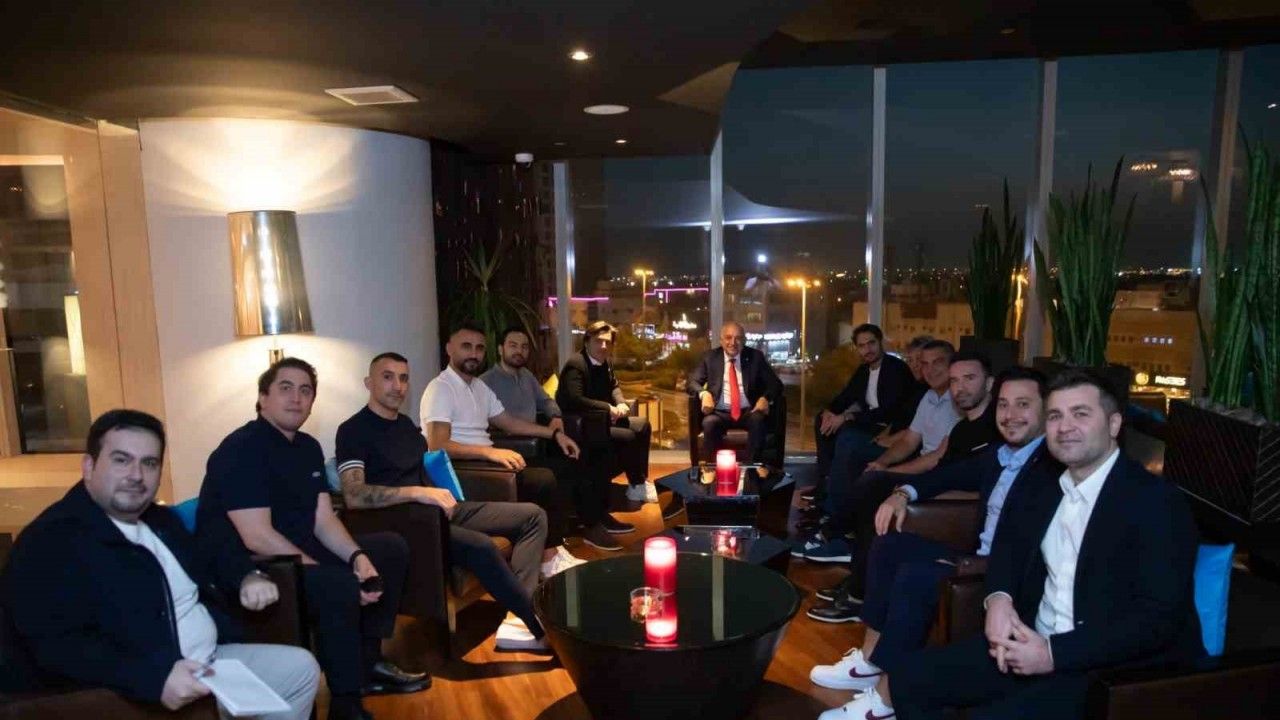 TFF Başkanı Büyükekşi, Türk futbolunun unutulmaz isimleriyle bir araya geldi