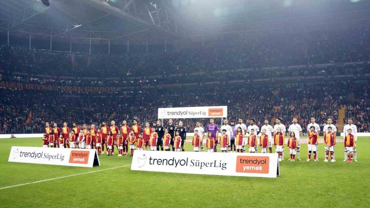 Trendyol Süper Lig: Galatasaray: 0 - Karagümrük: 0 (Maç Devam Ediyor ...