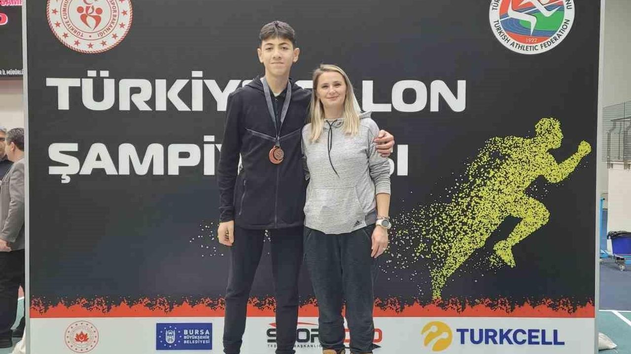 Afyonlu sporcu uzun atlamada Türkiye üçüncüsü oldu