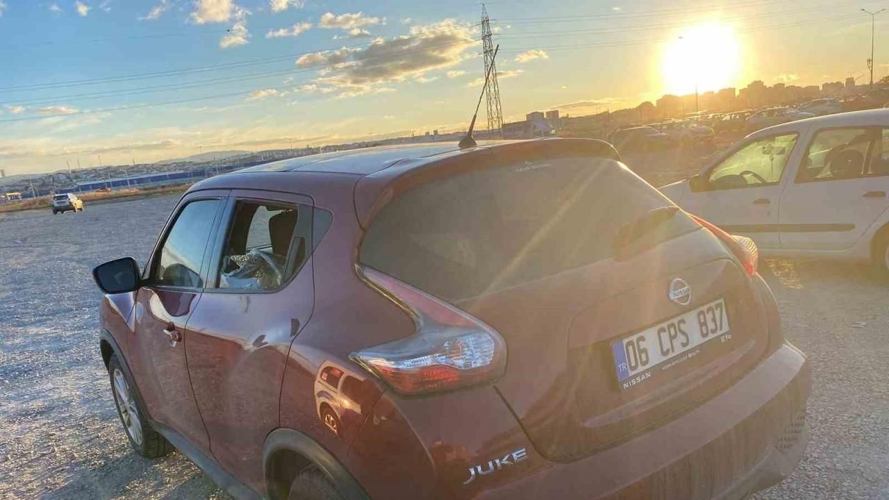 Ankara’da arabanın camını kırarak hırsızlık yapan şahıslar yakalandı
