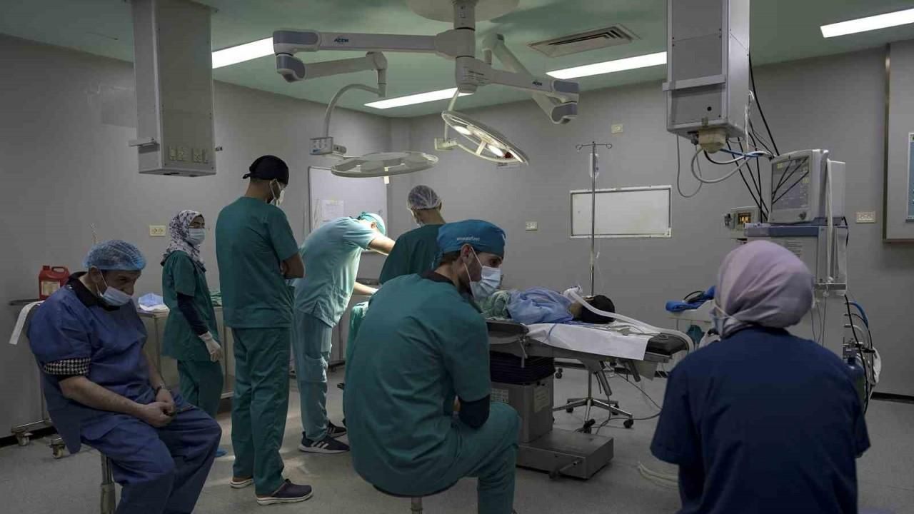 Gazze’deki El Amal Hastanesi’nde oksijenin tükenmesi nedeniyle ameliyatlar durdu