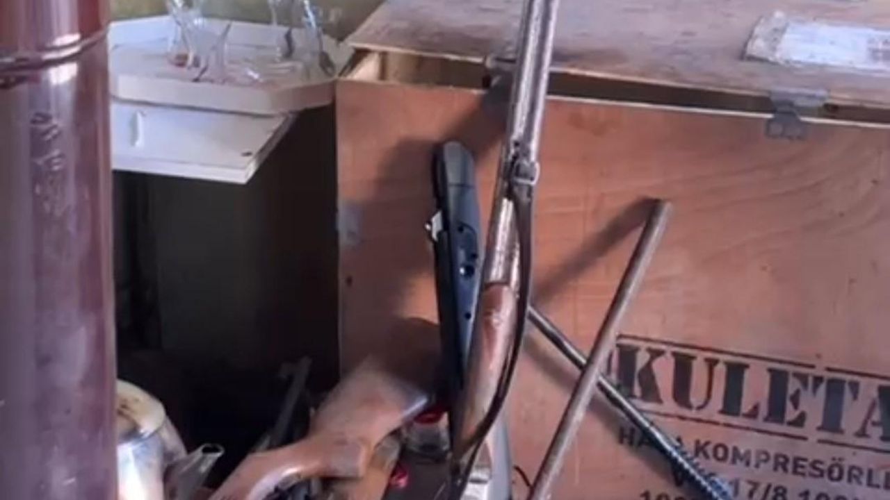 Kütahya’da kuru sıkı tabancaları gerçek silaha çeviren şahıs yakalandı