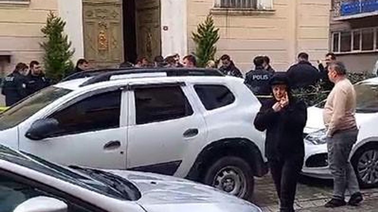 Sarıyer’de bulunan Santa Maria İtalyan Kilisesi’nde Pazar ayini sırasında silahlı saldırı gerçekleşti. Olay yerine çok sayıda polis ve sağlık ekibi sevk edildi.