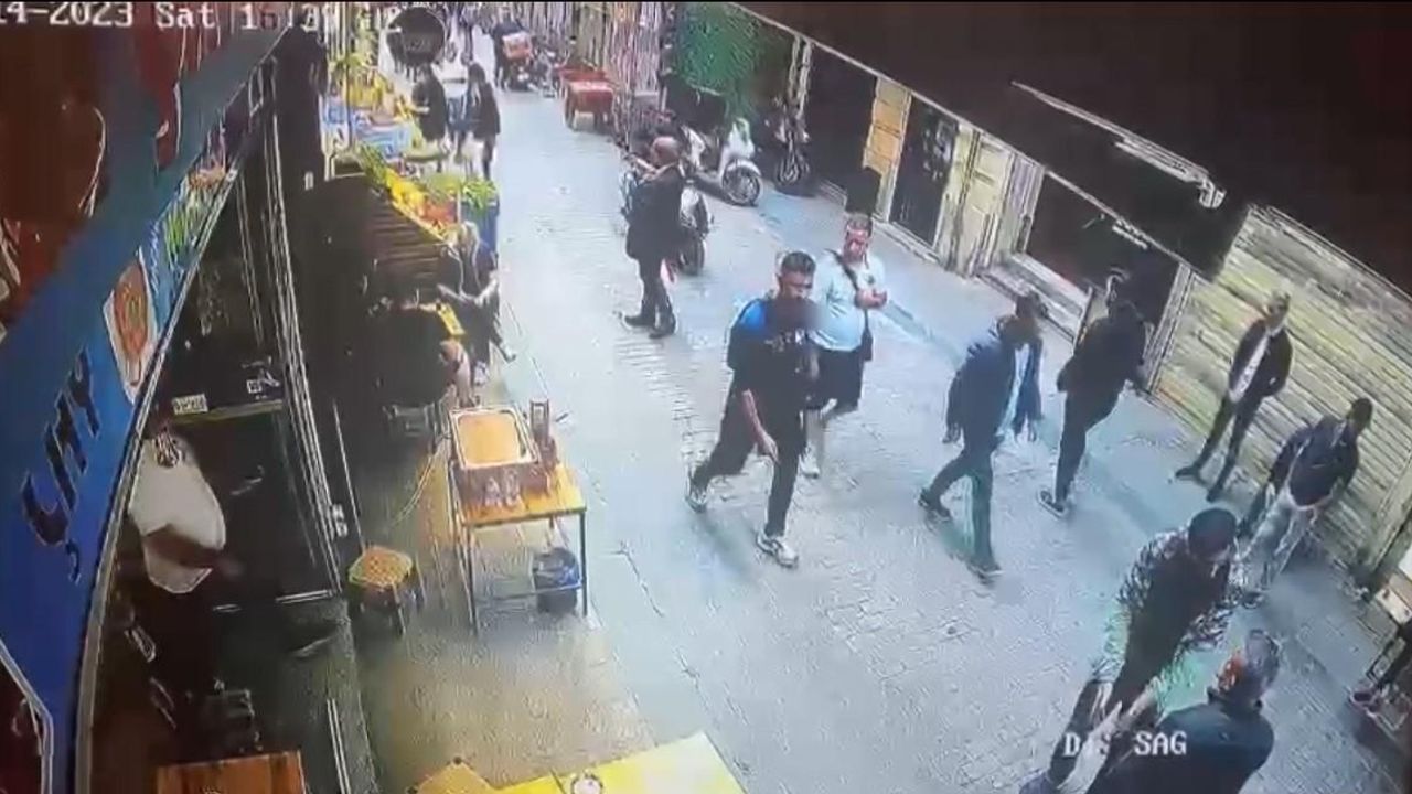 Taksim’de turistin yaşadığı dehşet kamerada: Otel yalanıyla kandırıp barda gasbedip darp ettiler