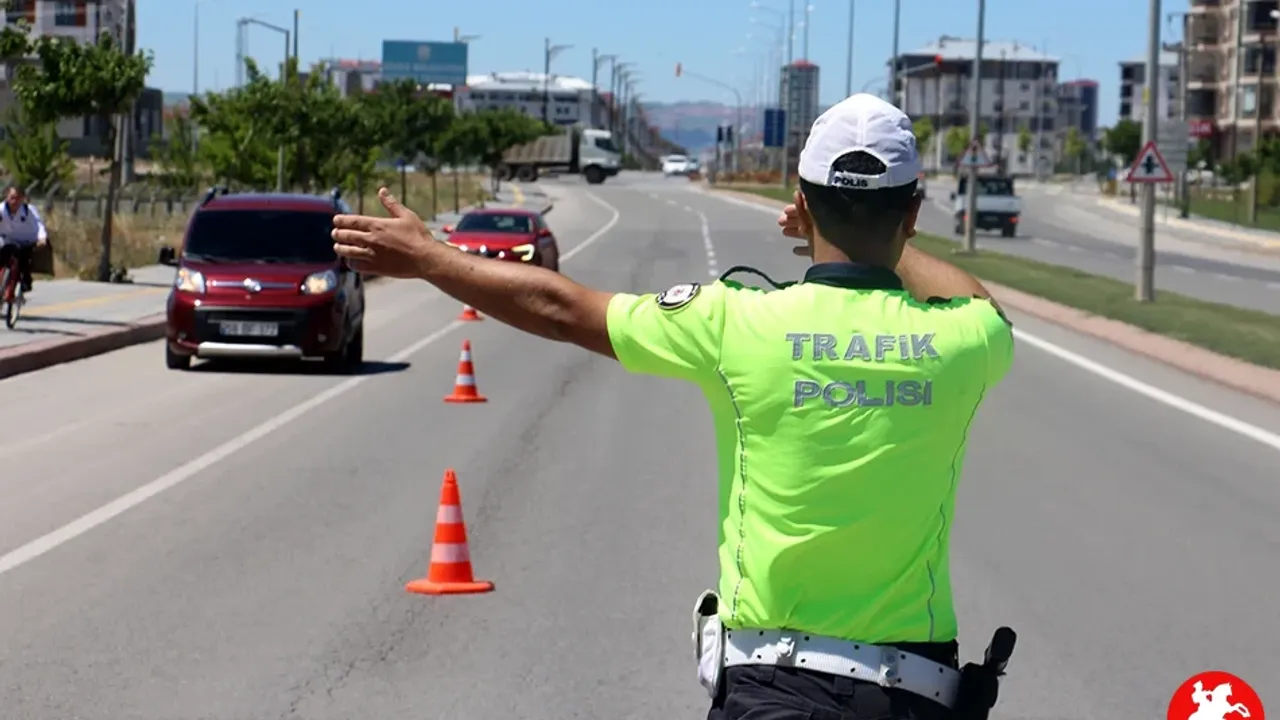 Şoke Eden Trafik Düzenlemesi! Bu Kurallara Uymayanların Ehliyeti Gidiyor