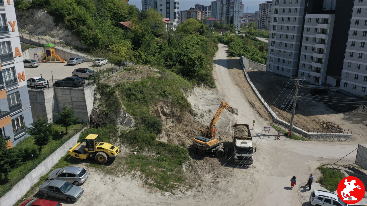 FATSA’DA YOLLAR GENİŞLETİLİYOR