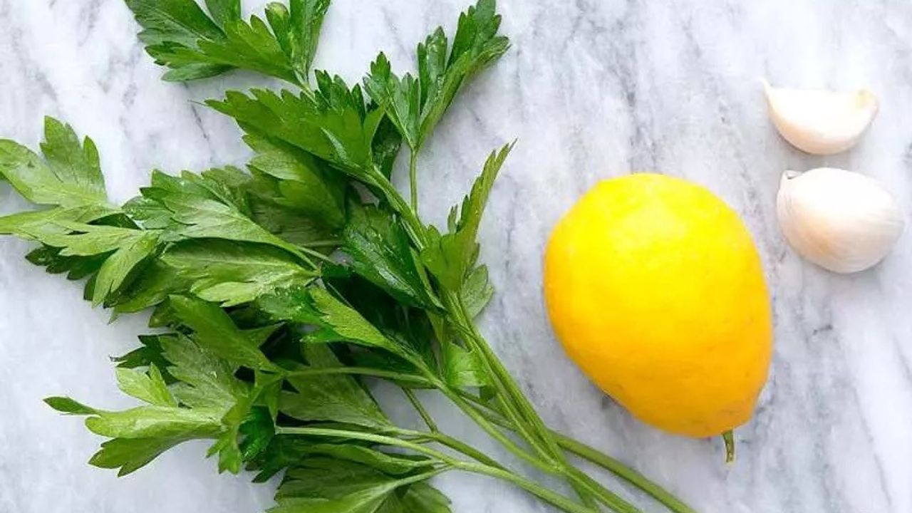 Bağışıklığınızı Güçlendirecek Maydanoz, Limon ve Sarımsak Kürü