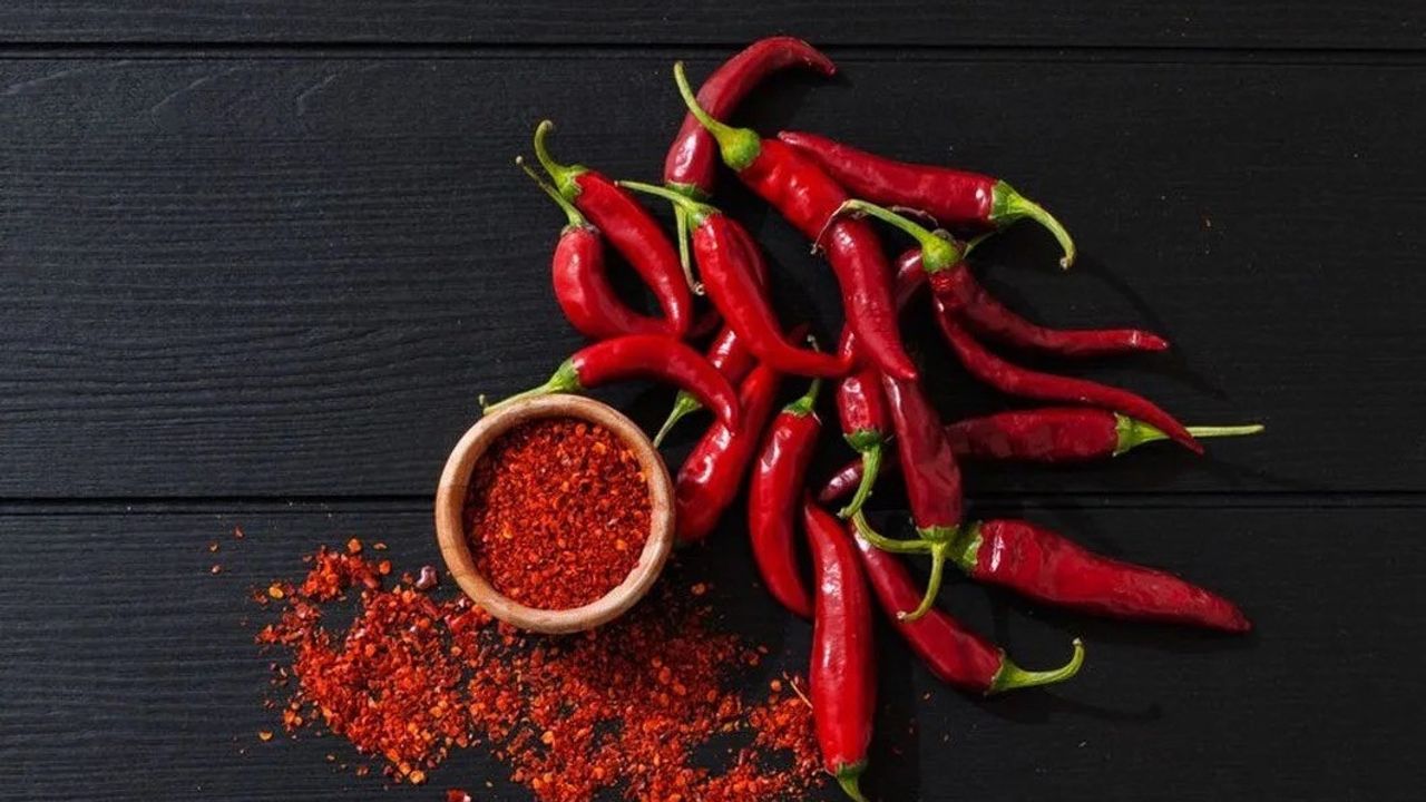 Acı biber sadece dil yakmadı! Metabolizma, bağışıklık, kalp sağlığı... Vücutta yarattığı etkiler şaşırttı