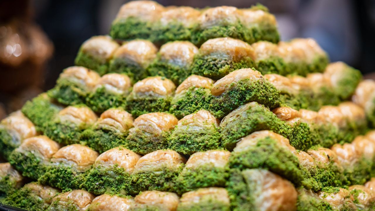 Hamido Baklava Fiyatları 2026: Fıstıklı, Cevizli Baklava ve Tepsi Fiyatları