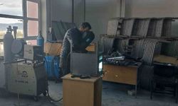 Samsun'daki liseden depremzedeler için seyyar tuvalet ve soba