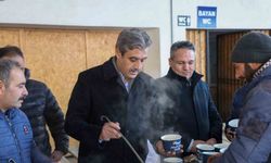 Soğuk havada pazarcı esnafının içini ısıttı
