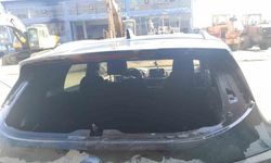 Başkanın seçim kampanyasına saldırı: Aracının camı kırıldı, pankartı kurşunlandı