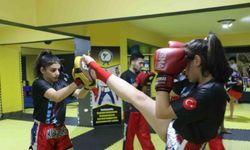 Diyarbakır’da ailelerinin desteğini alan kadın kick boksçular Dünya Kupası’na hazırlanıyor