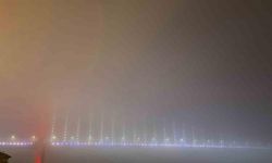 İstanbul Boğazı’nda yoğun sis: 15 Temmuz Şehitler Köprüsü ve FSM Köprüsü sise gömüldü