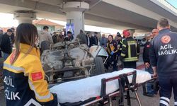 Karaman’da çarpışan otomobillerden biri takla attı: 3 yaralı