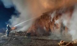Konya’da 150 ton saman balyası yandı