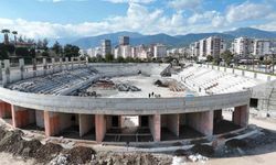 Kumluca’nın yeni simgesi Atatürk Stadyumu hızla yükseliyor