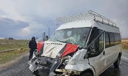 Midyat’ta tanker ile minibüs çarpıştı: 9 yaralı