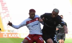 Trendyol Süper Lig: E.Y Sivasspor: 1 - Pendikspor: 1 (İlk yarı)