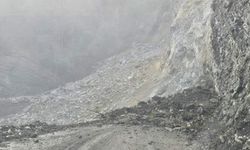 Türkeli’de köy grup yolu ulaşıma kapatıldı