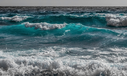 Rüyada Dalgalı Deniz Görmek: Hayatınızda Yapılacak Değişikliklerin Habercisi