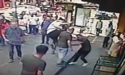İstanbul’da müşteriye “sigara içilmez” dayağı kamerada: Uçan tekmeyle saldırdılar