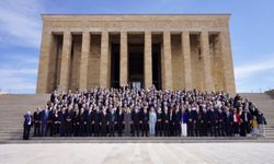 İmamoğlu ve CHP'li Belediye Başkanları Anıtkabir Ziyaretiyle Yeni Döneme Başladı