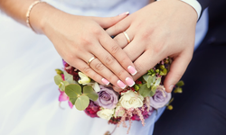 10 Yılda 441 Genç Kadın, 45 Yaş Üstü Erkeklerle Evlendi: İlginç Evlilik Trendi