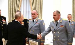 Putin: “Askerlerimizin üstünde sinek gibi insansız hava araçları uçuyor”
