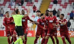 Sivasspor’da İbrahim Akdağ kırmızı kart gördü