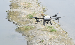 Büyükşehir’den derelerde drone ile ilaçlama çalışması.