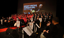 USTALARA SAYGI: NEŞET ERTAŞ TÜRKÜLERİ ÖZEL KONSERİ YOĞUN KATILIMLA GERÇEKLEŞTİ
