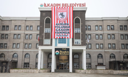 İlkadım Kırmızı Beyaza Büründü