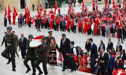 Milli Eğitim Bakanı Tekin, Anıtkabir'de 23 Nisan'ı Kutluyor