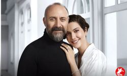 Ünlü Oyuncu Bergüzar Korel'den Gülümseten Tatil Paylaşımı! "Peynir Tanesi Gibi Denize Düştüm"