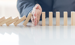 Domino Etkisi Nedir?