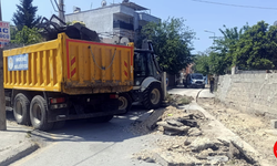 AKDENİZ'DE ZARAR GÖREN SOKAKLAR YENİLENİYOR