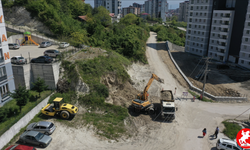 FATSA’DA YOLLAR GENİŞLETİLİYOR