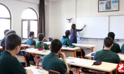 Okullarda Serbest Kıyafet Dönemi Bitiyor: Forma Zorunluluğu Geri Geliyor!