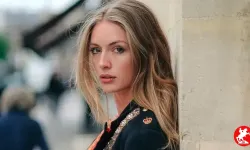 Yasemin Kay Allen Sıcaklara Dayanamadı! Gece Yarısı Denize Girerek Sosyal Medyayı Salladı