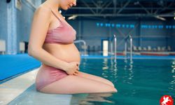 Suda doğum anne ve bebek için doğal bir başlangıç sunuyor