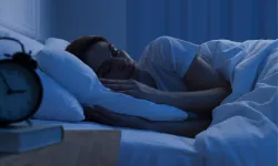 Her Gece Aynı Saatte Uyanıyorsanız Dikkat! Uyku Bölünmesinin Sırrı Ortaya Çıktı!